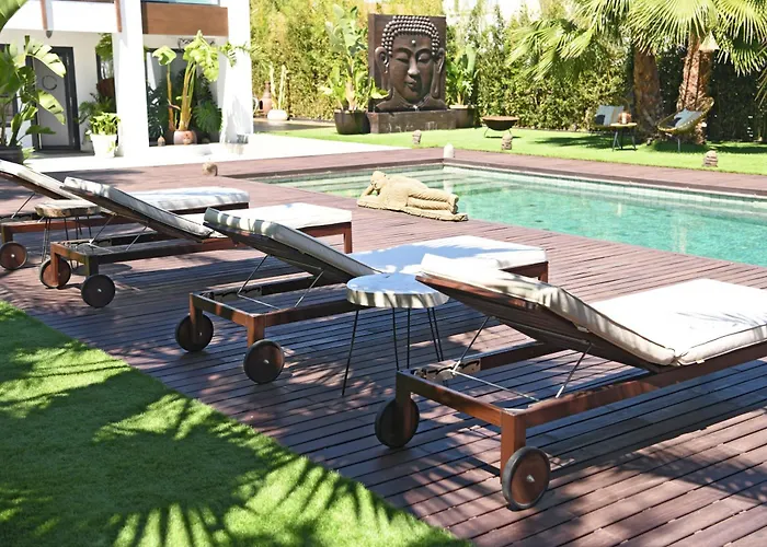 Deluxe En Kharisma Altea